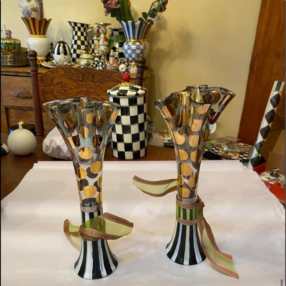 12” courtly stripe clown vase